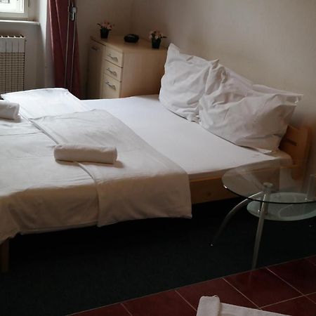 Hotel Praha Club Bed & Breakfast Ngoại thất bức ảnh