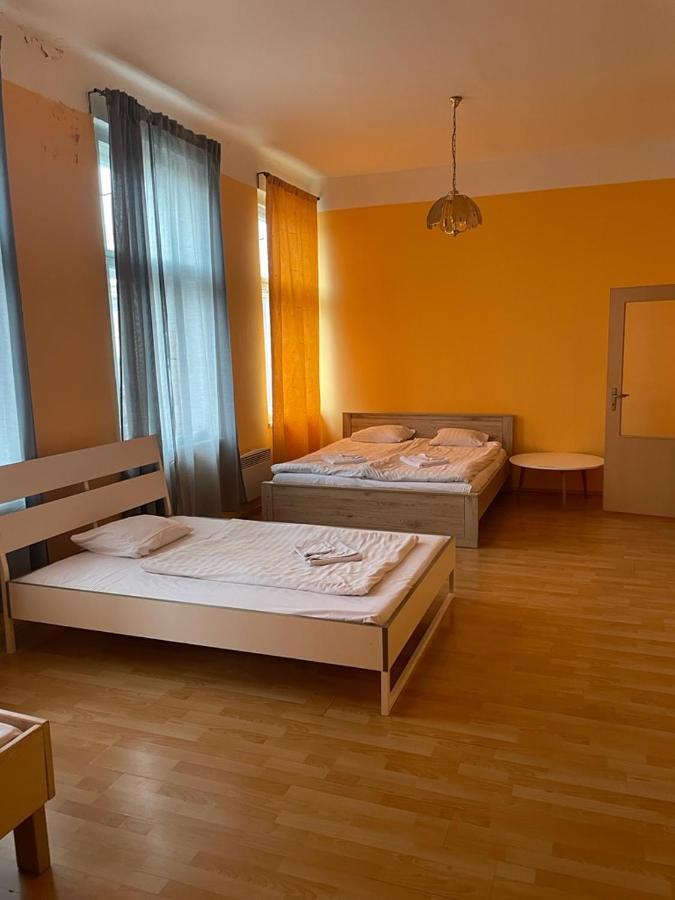 Hotel Praha Club Bed & Breakfast Ngoại thất bức ảnh