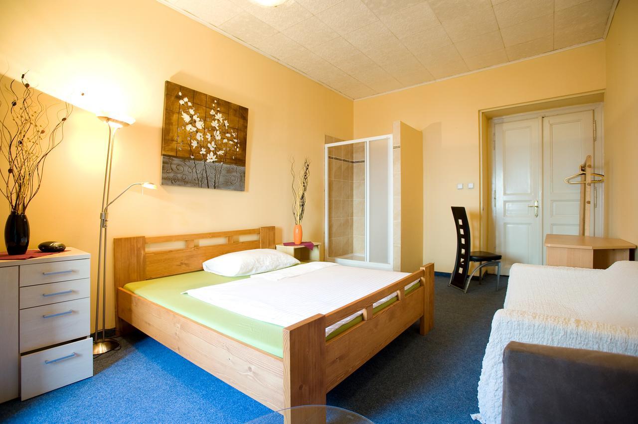 Hotel Praha Club Bed & Breakfast Ngoại thất bức ảnh