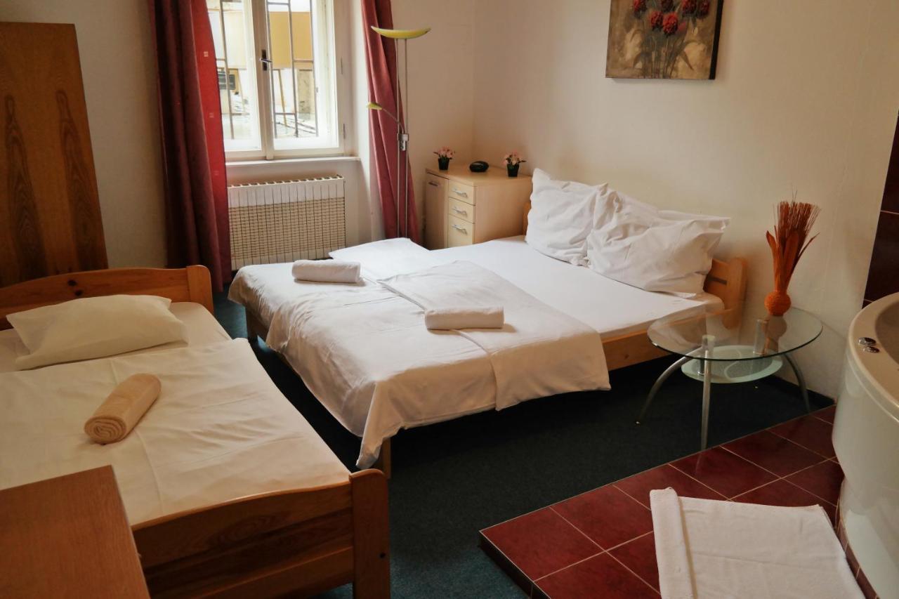Hotel Praha Club Bed & Breakfast Ngoại thất bức ảnh