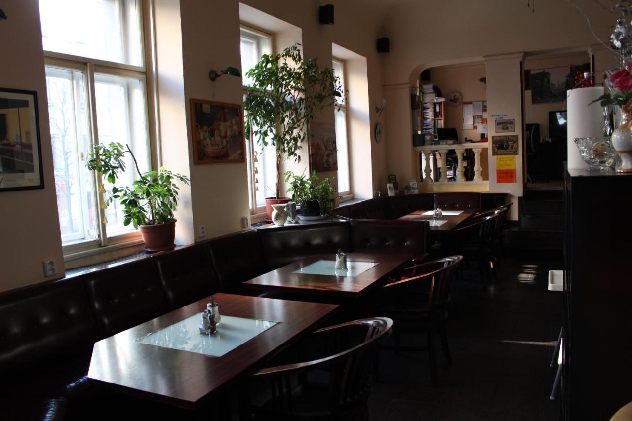 Hotel Praha Club Bed & Breakfast Ngoại thất bức ảnh