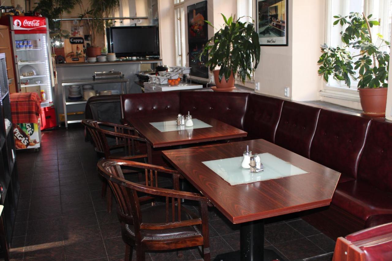Hotel Praha Club Bed & Breakfast Ngoại thất bức ảnh